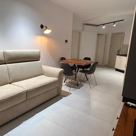 - 1 Bedroom Near The Sea!